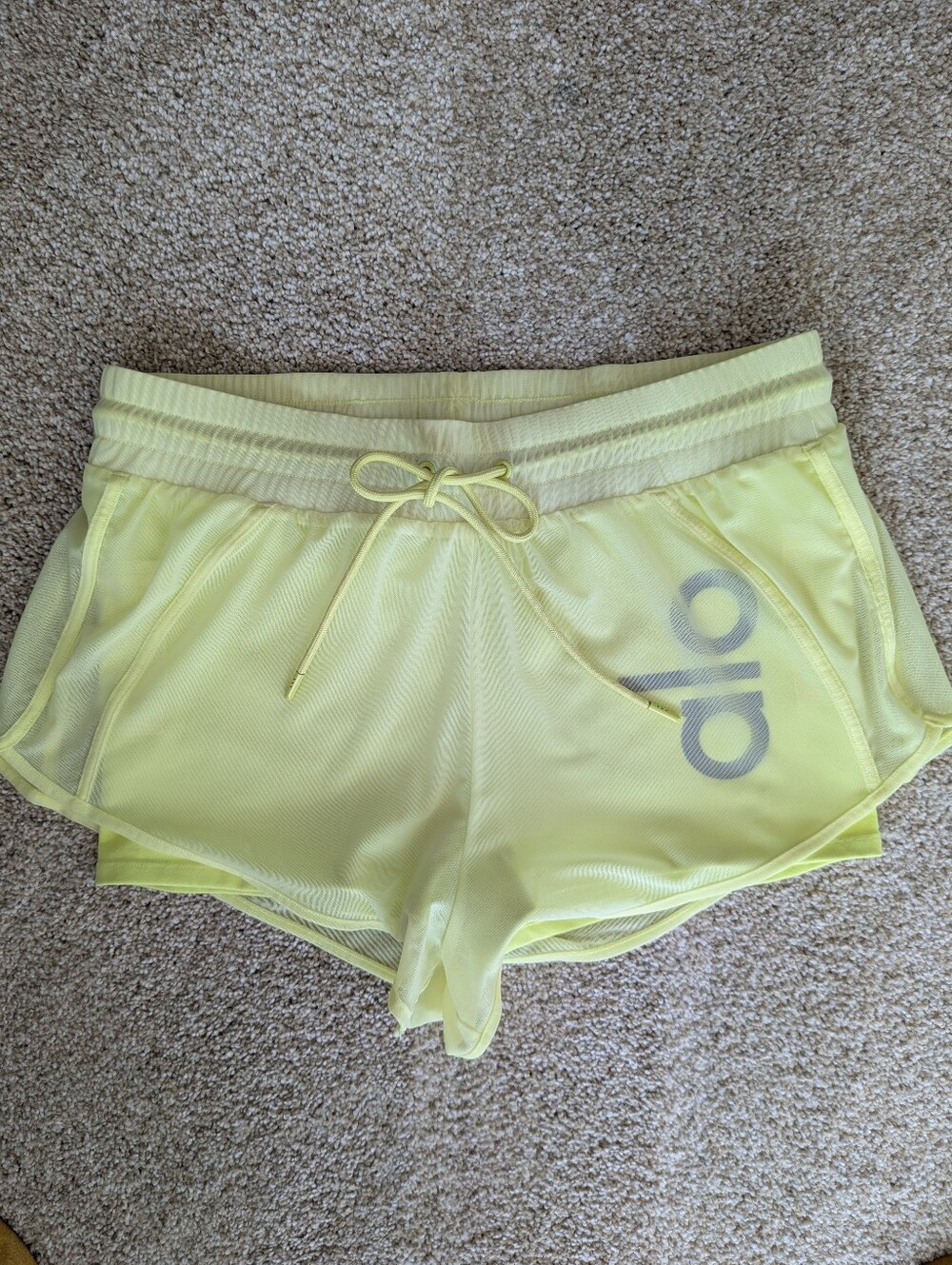 ALO Ambience Shorts Lime Yellow Size M